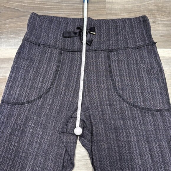 Lululemon Black Leggings with Pinstripe Pattern size 2 - Picture 10 of 10